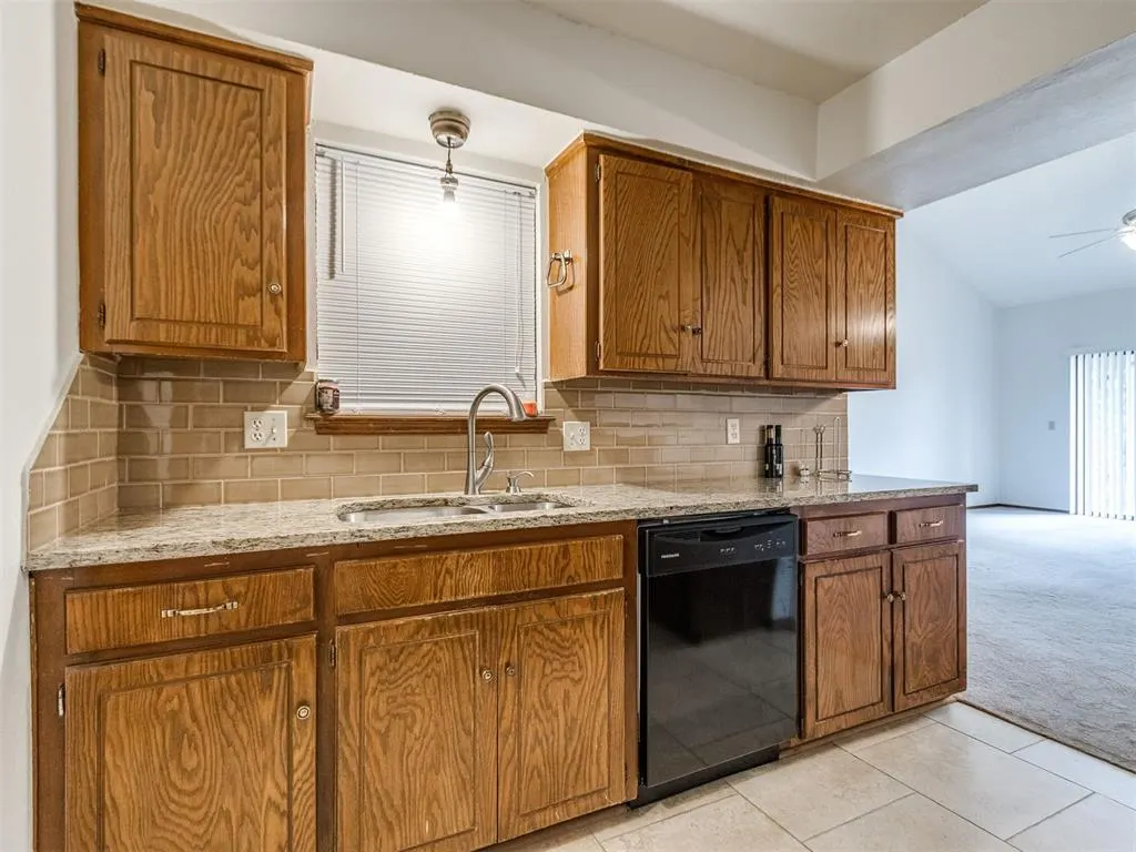 Photo 4 — 12128 N Dewey Avenue, Oklahoma City, OK 73114