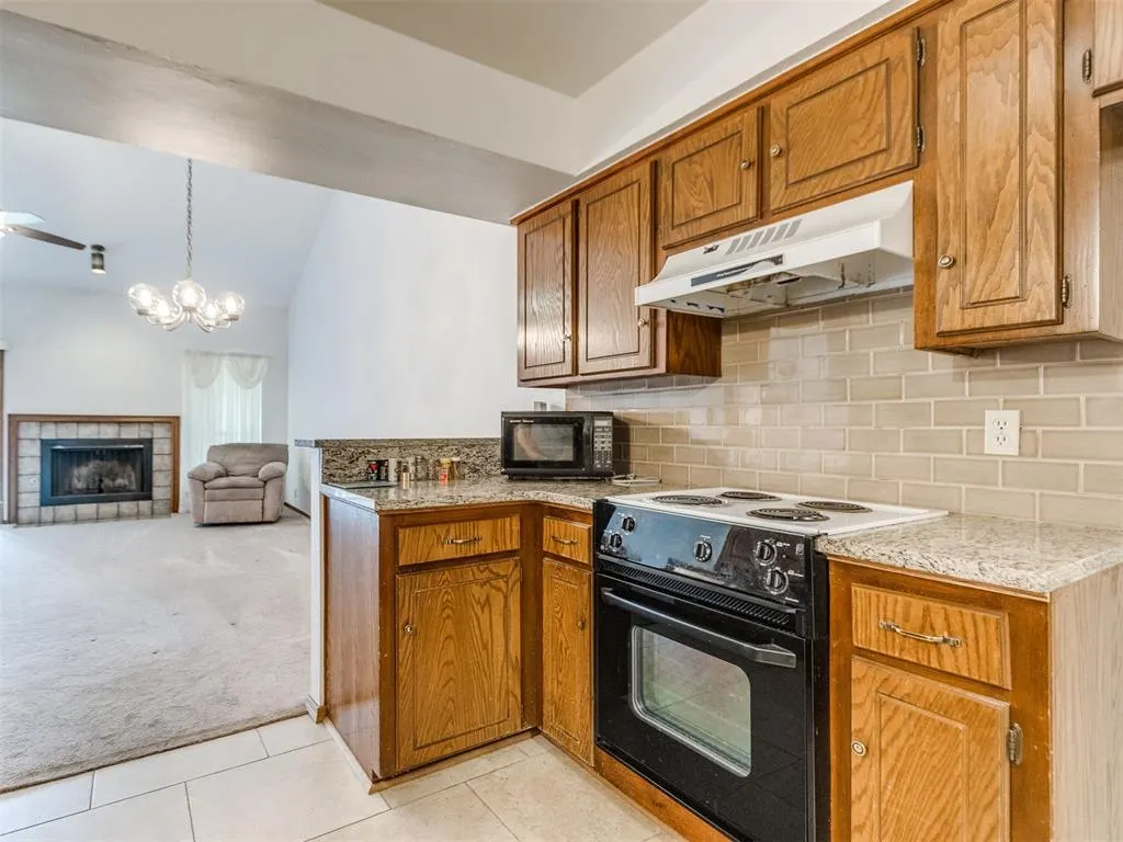 Photo 5 — 12128 N Dewey Avenue, Oklahoma City, OK 73114