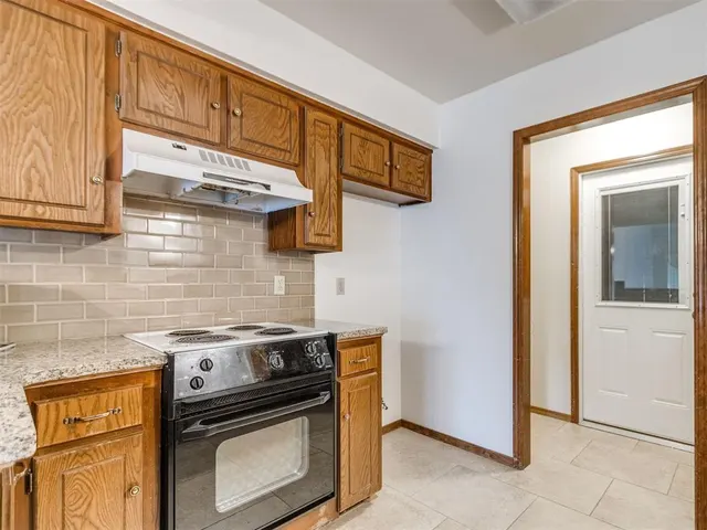 Photo 6 — 12128 N Dewey Avenue, Oklahoma City, OK 73114