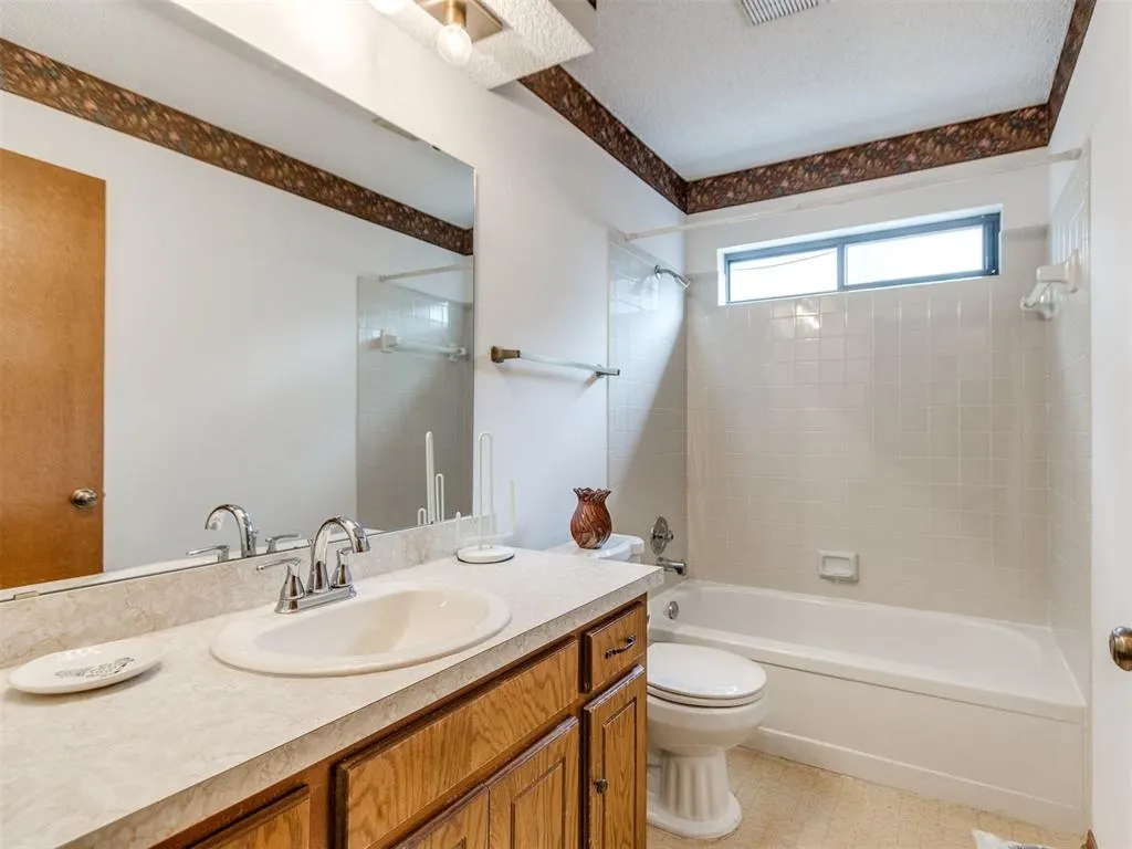 Photo 18 — 12128 N Dewey Avenue, Oklahoma City, OK 73114