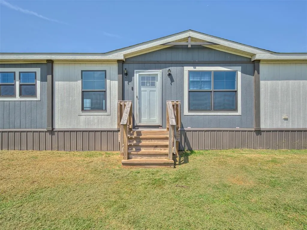 Front exterior — 8025 Lewis Road, Lexington, OK 73051