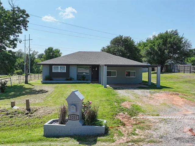 Photo 3 — 5201 Lakeview Drive, Harrah, OK 73045