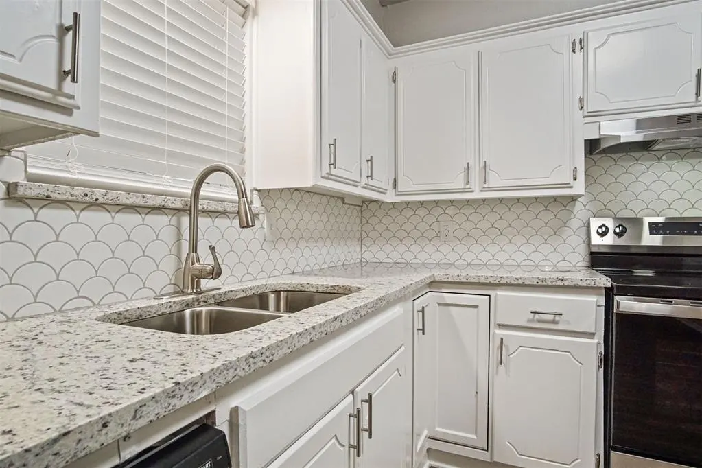 Photo 12 — 5201 Lakeview Drive, Harrah, OK 73045
