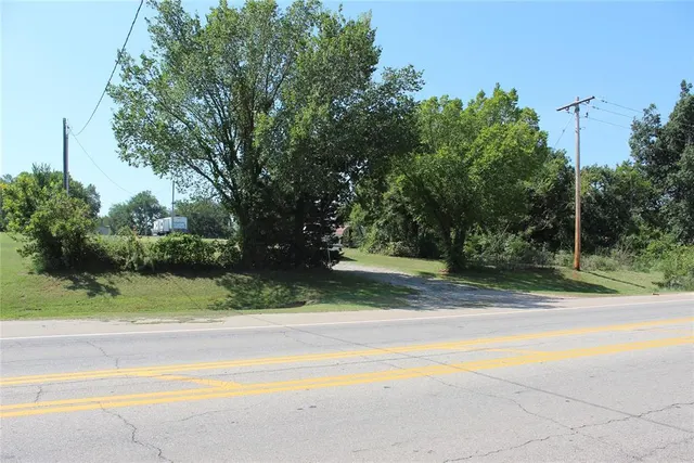 Photo 2 — 102 S Industrial Road, Chandler, OK 74834
