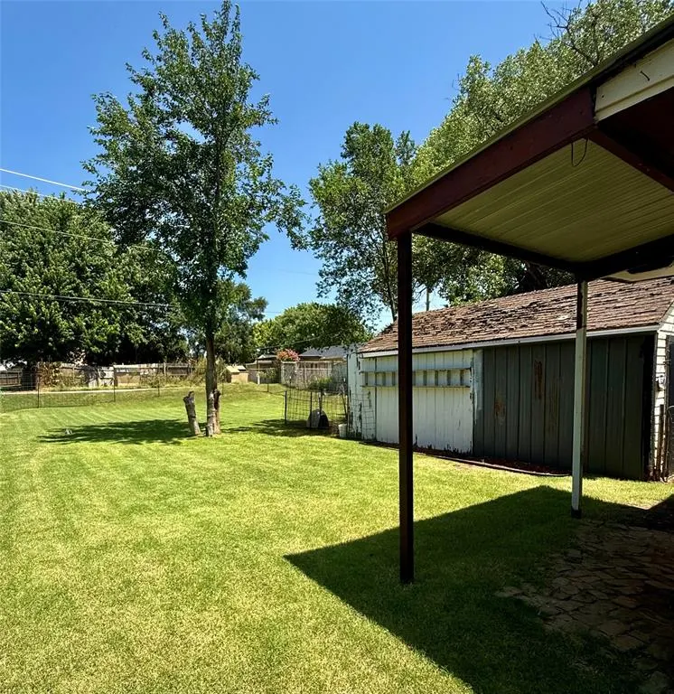 Photo 11 — 817 W B Avenue, Elk City, OK 73644