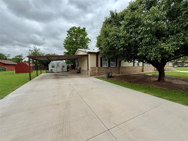 Photo 2 — 305 N GREER Avenue, Duke, OK 73532