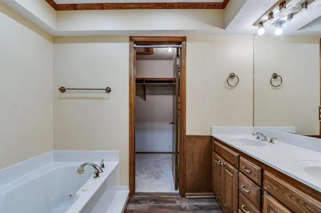 Photo 13 — 4436 Tamarisk Drive, Oklahoma City, OK 73120