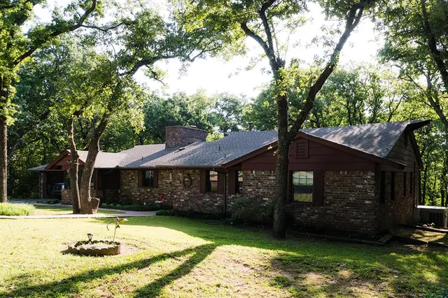 Photo 2 — 102 Twin Oaks, Pauls Valley, OK 73075