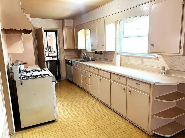 Photo 5 — 2325 NW 47 Avenue, Oklahoma City, OK 73112