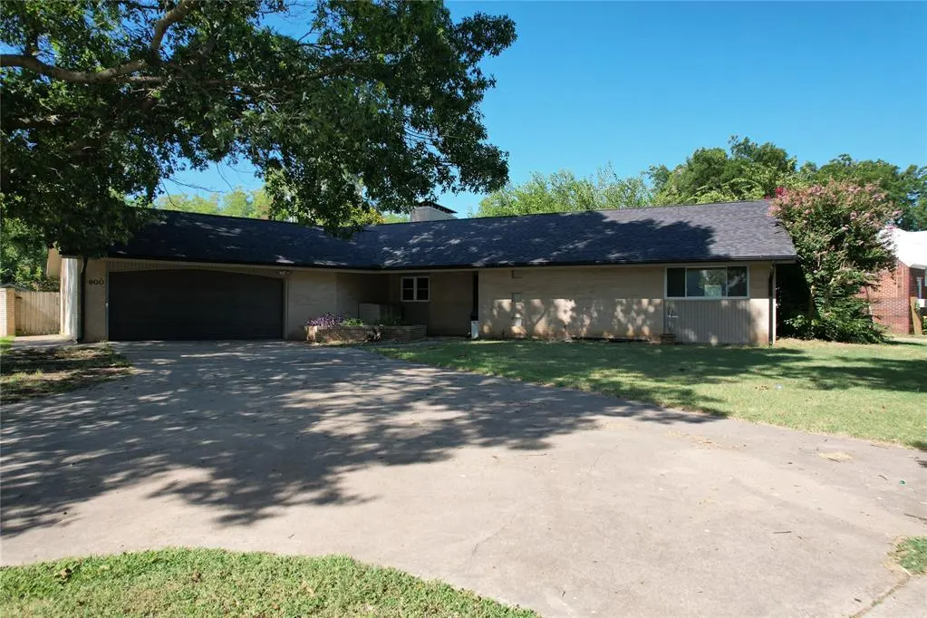 Photo 2 — 600 Diamond Street, Holdenville, OK 74848