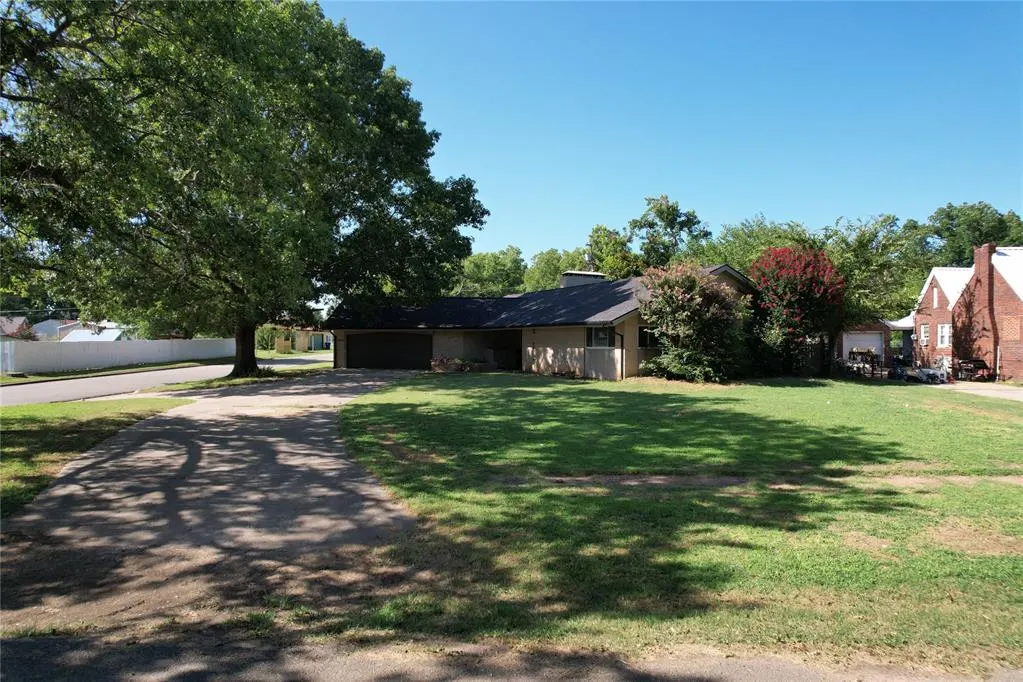 Photo 3 — 600 Diamond Street, Holdenville, OK 74848