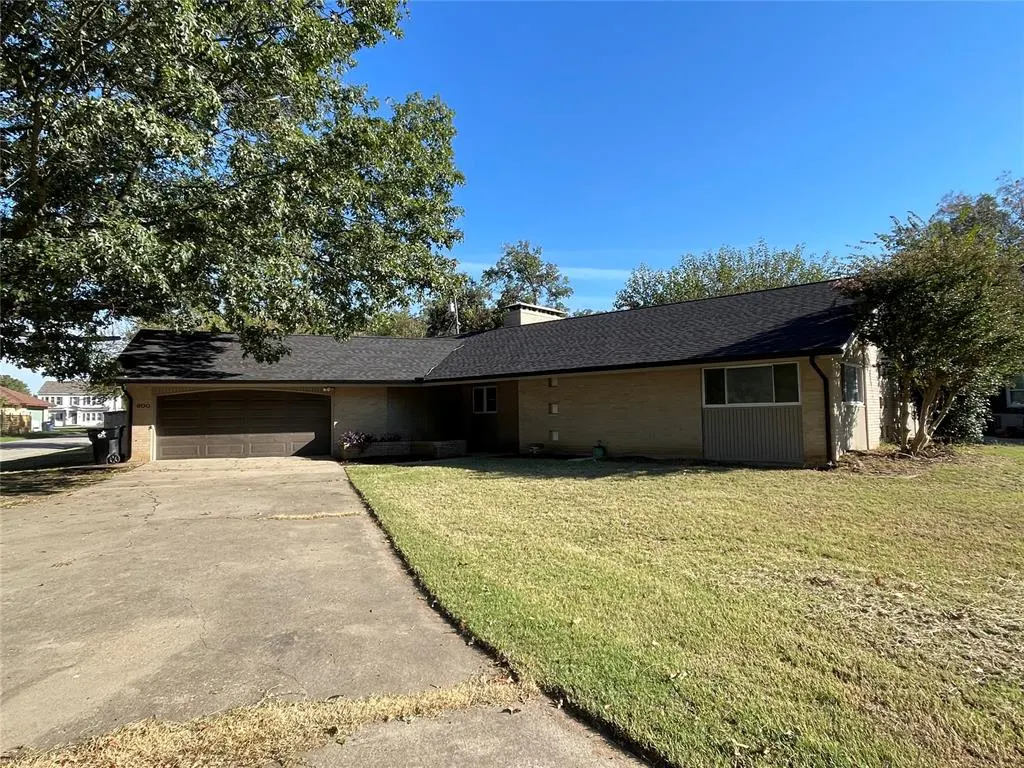 Front exterior — 600 Diamond Street, Holdenville, OK 74848