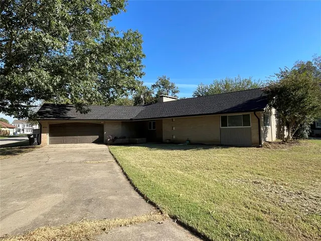 Front exterior — 600 Diamond Street, Holdenville, OK 74848