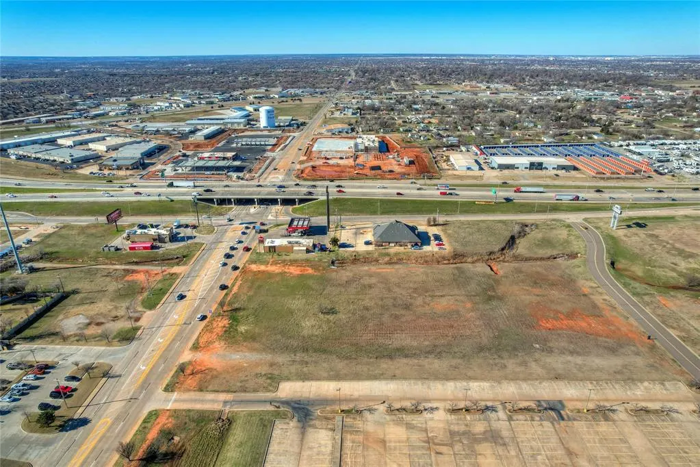 Front exterior — 125 NE 27th Street, Moore, OK 73160
