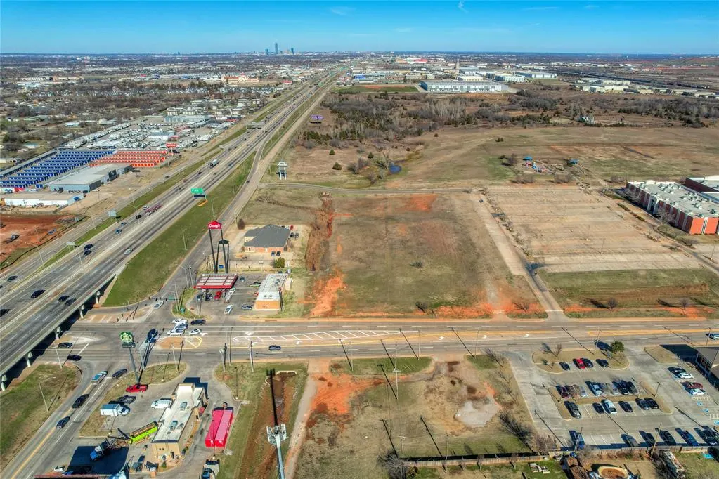 Photo 2 — 125 NE 27th Street, Moore, OK 73160