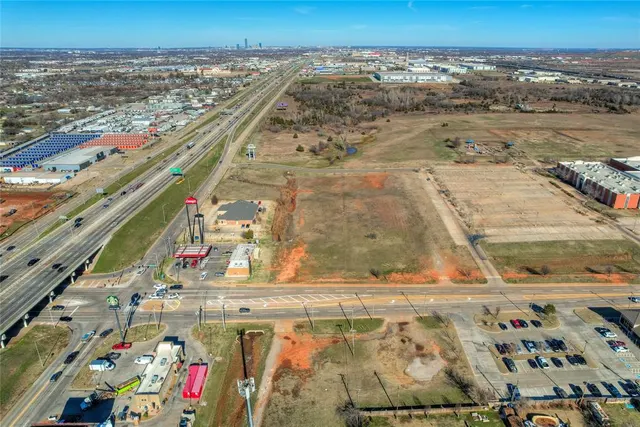Photo 2 — 125 NE 27th Street, Moore, OK 73160