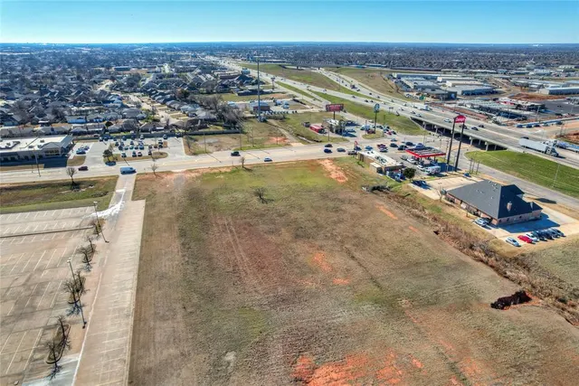 Photo 4 — 125 NE 27th Street, Moore, OK 73160