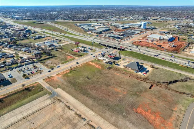 Photo 6 — 125 NE 27th Street, Moore, OK 73160