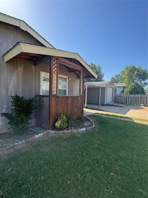 Photo 2 — 12136 Woodland Hills Drive, Oklahoma City, OK 73131