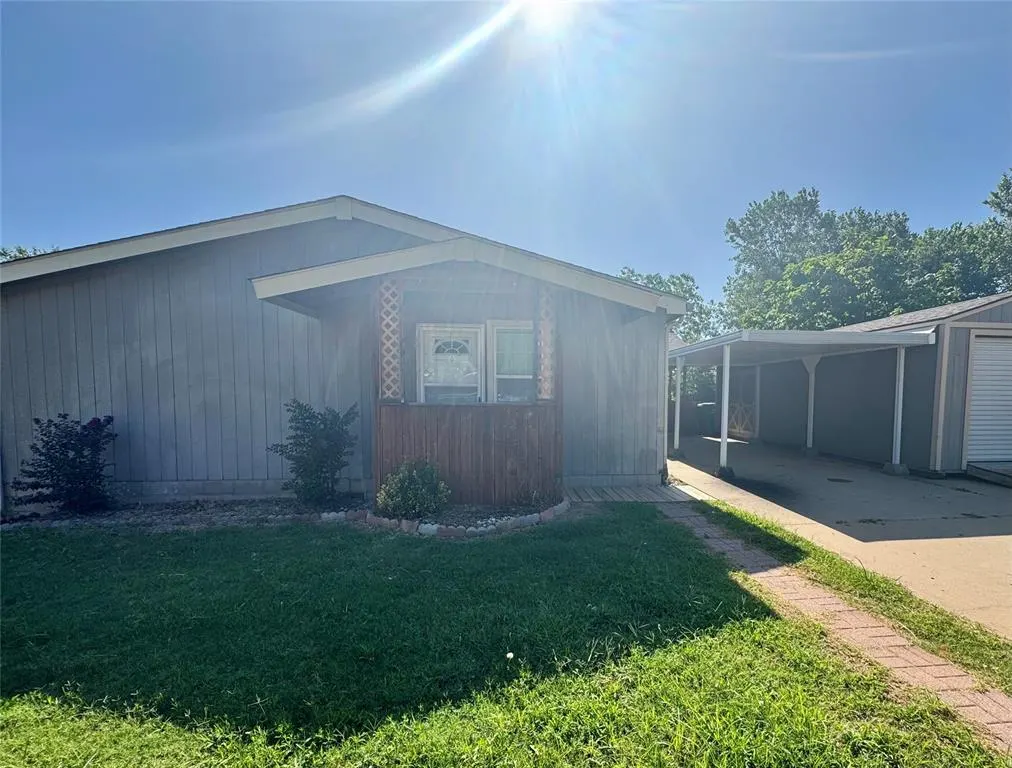 Photo 3 — 12136 Woodland Hills Drive, Oklahoma City, OK 73131