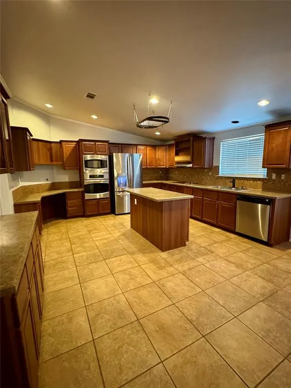 Photo 7 — 12136 Woodland Hills Drive, Oklahoma City, OK 73131