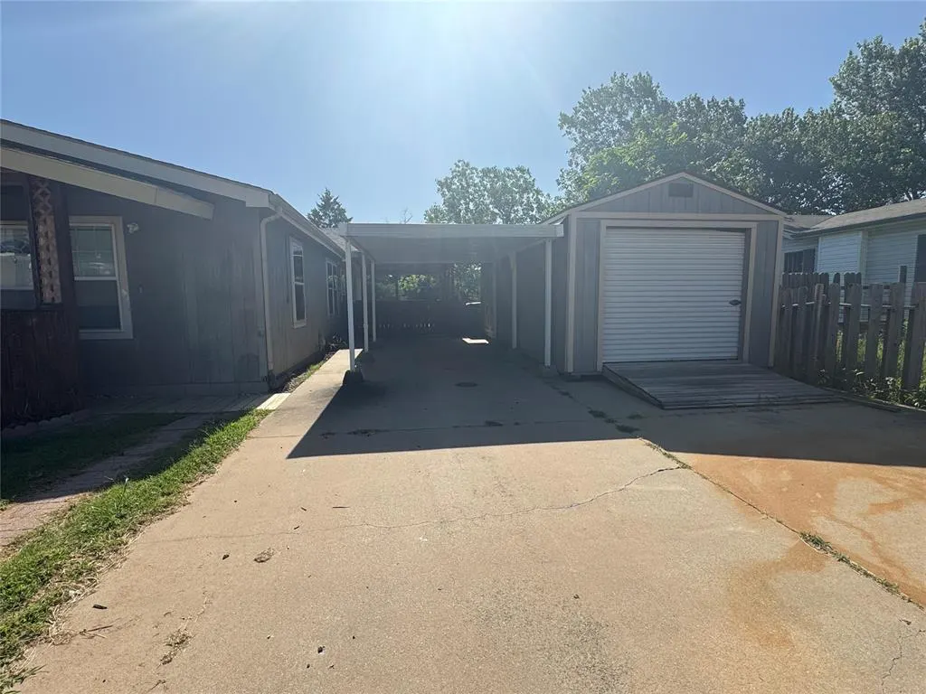 Photo 12 — 12136 Woodland Hills Drive, Oklahoma City, OK 73131