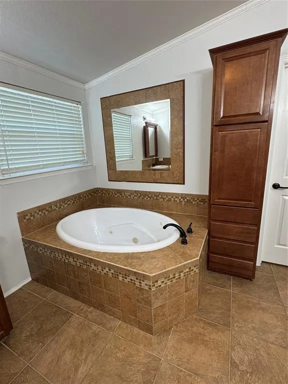 Photo 17 — 12136 Woodland Hills Drive, Oklahoma City, OK 73131