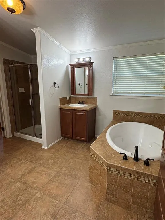Photo 18 — 12136 Woodland Hills Drive, Oklahoma City, OK 73131