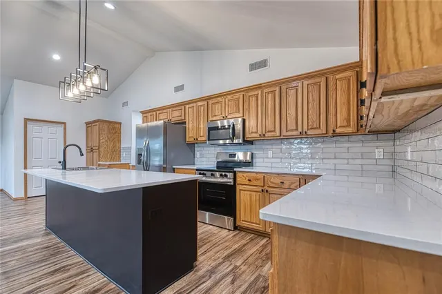 Photo 5 — 117 Shell Boulevard, Elk City, OK 73644