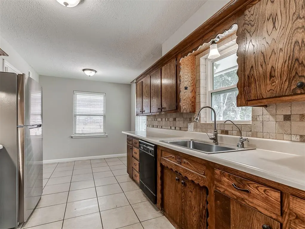 Photo 9 — 3225 NW 68th Street, Oklahoma City, OK 73116