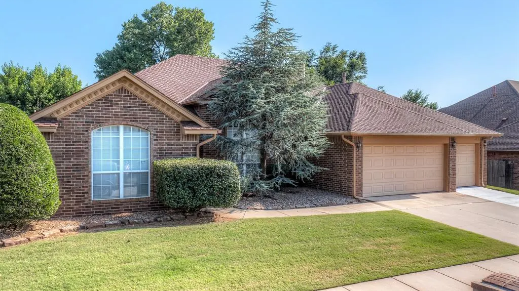 Photo 2 — 9208 SW 22nd Street, Oklahoma City, OK 73128
