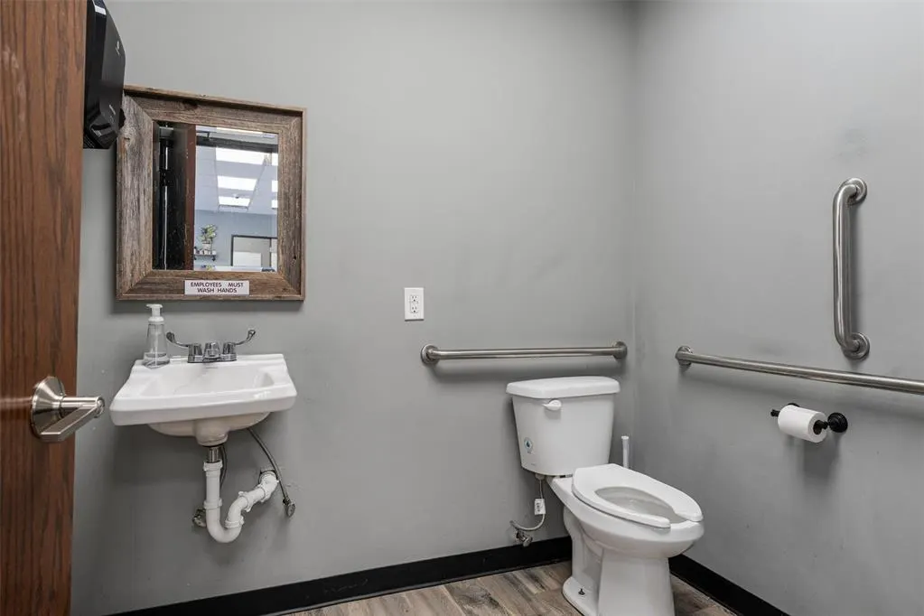 Photo 11 — 13 NW 63 Street, Oklahoma City, OK 73116