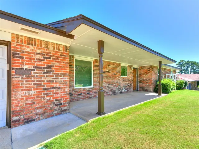 Photo 2 — 13801 NE 8th Street, Choctaw, OK 73020