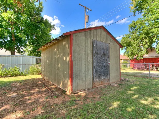 Photo 7 — 723 S 9th Street, Kingfisher, OK 73750