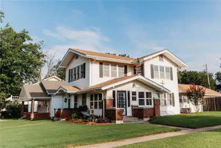 Sold home at 302 W 9th Street