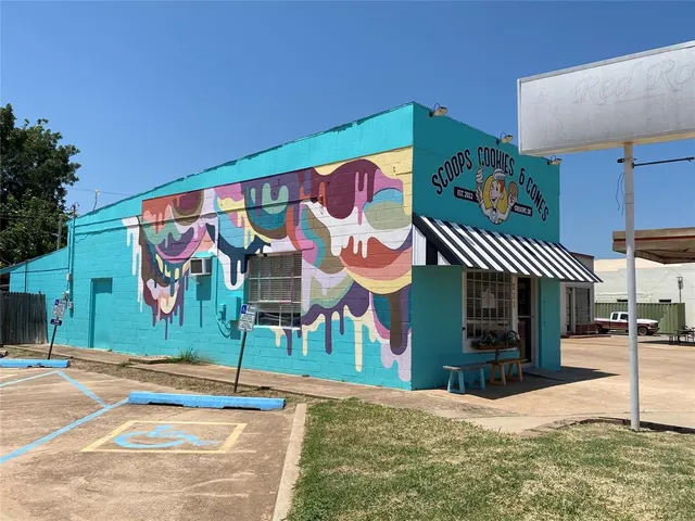 Photo 2 — 211 N Grand Street, Crescent, OK 73028