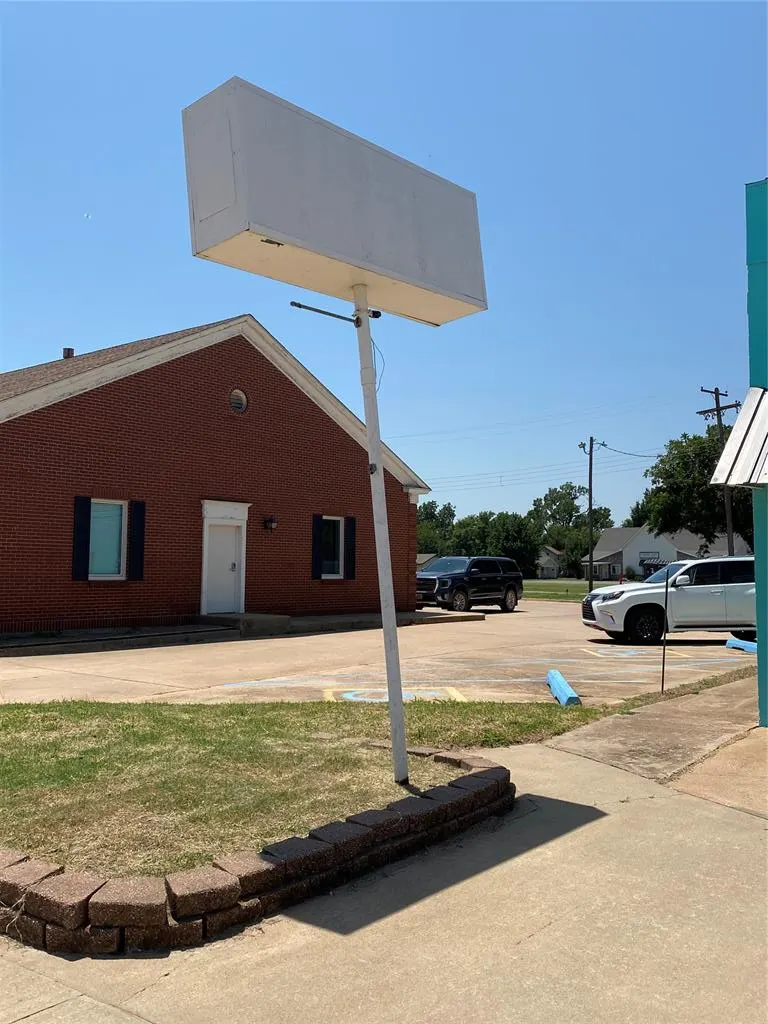 Photo 3 — 211 N Grand Street, Crescent, OK 73028