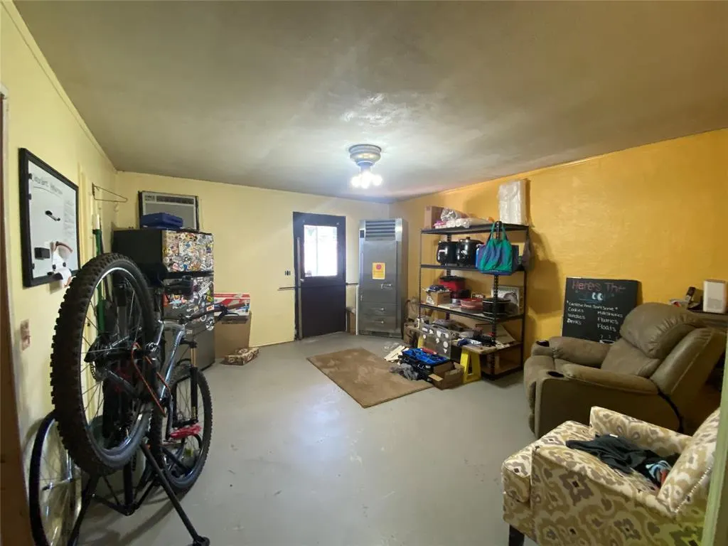 Photo 16 — 211 N Grand Street, Crescent, OK 73028