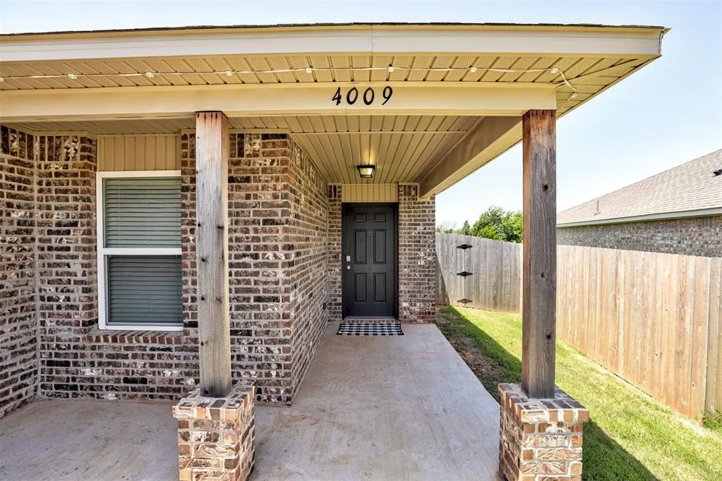 Photo 2 — 4009 Siena Ridge Boulevard, Oklahoma City, OK 73179