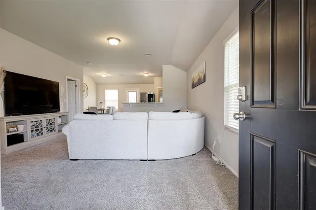 Photo 3 — 4009 Siena Ridge Boulevard, Oklahoma City, OK 73179