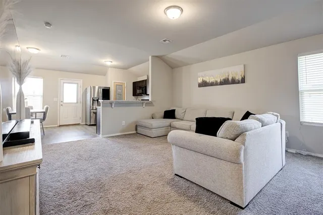 Photo 4 — 4009 Siena Ridge Boulevard, Oklahoma City, OK 73179