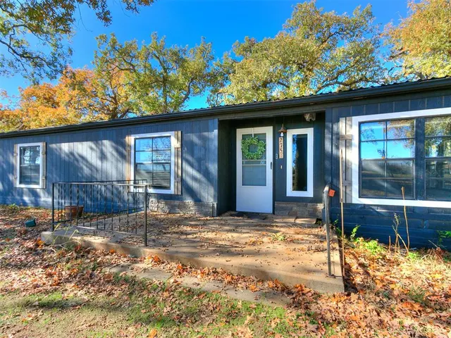 Front exterior — 2765 N Meridian, Crescent, OK 73028