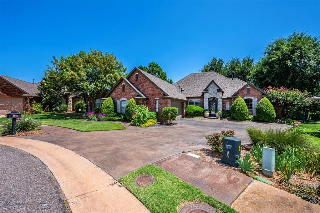 Photo 2 — 3800 Highridge, Edmond, OK 73003