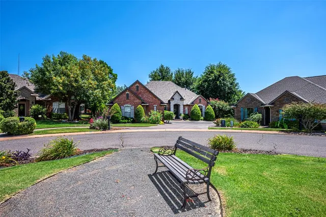 Photo 3 — 3800 Highridge, Edmond, OK 73003