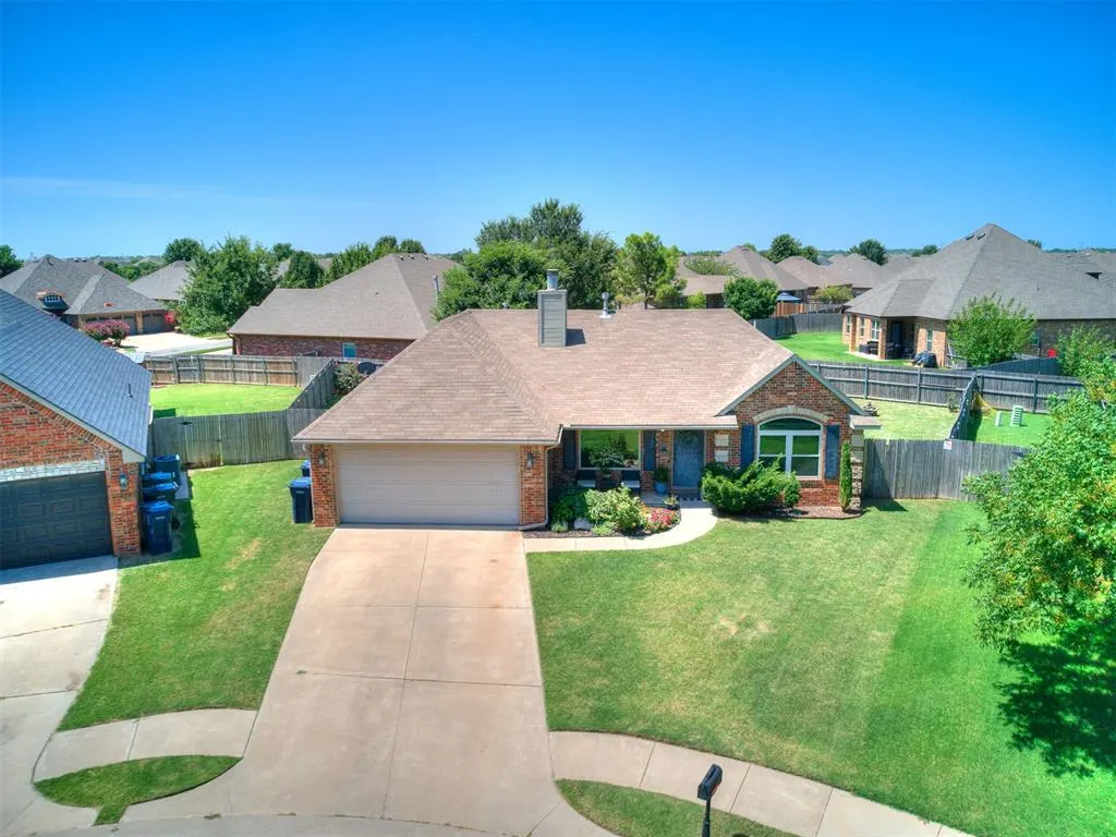 Photo 3 — 12229 Chesterfield Lane, Oklahoma City, OK 73173
