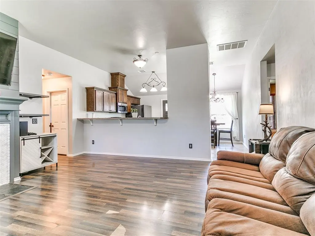 Photo 7 — 12229 Chesterfield Lane, Oklahoma City, OK 73173