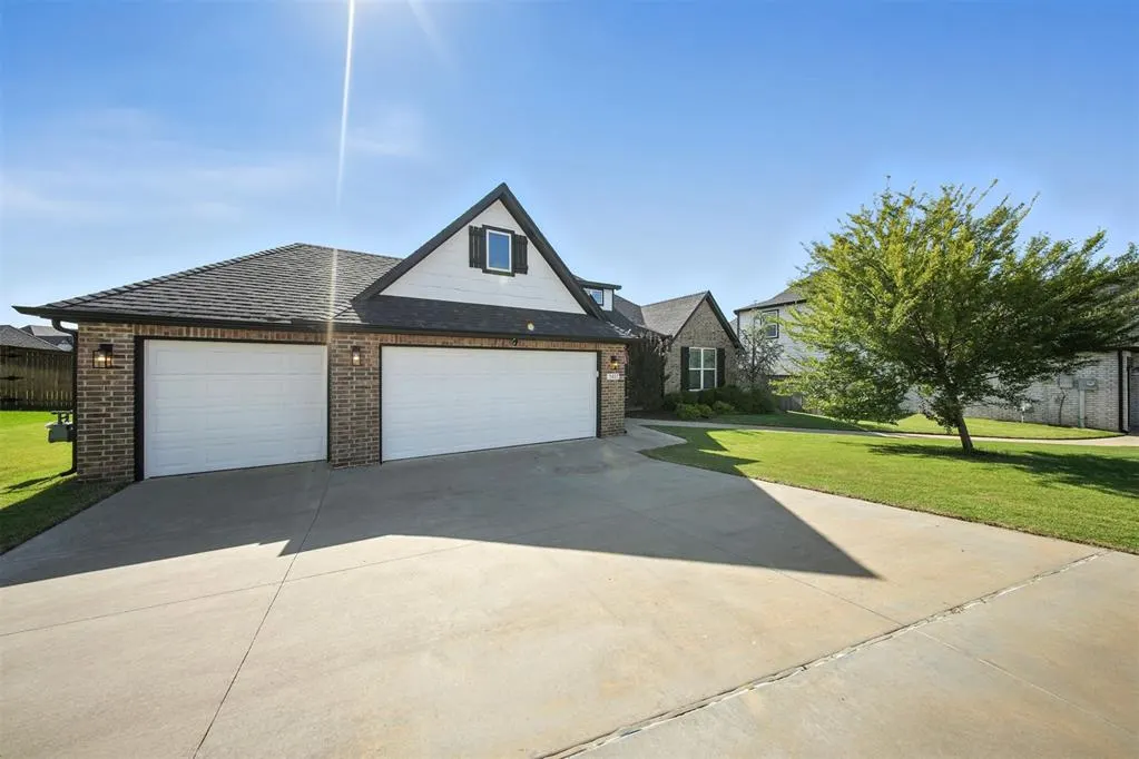 Photo 2 — 3017 Birchwood Circle, Arcadia, OK 73007