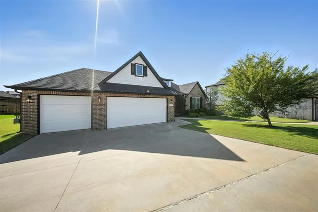 Photo 2 — 3017 Birchwood Circle, Arcadia, OK 73007
