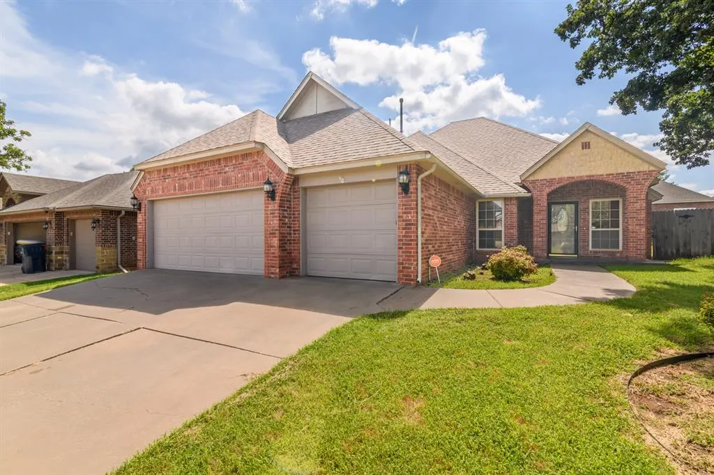Front exterior — 11805 Gwendolyn Lane, Oklahoma City, OK 73131
