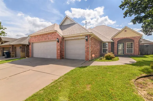 Front exterior — 11805 Gwendolyn Lane, Oklahoma City, OK 73131